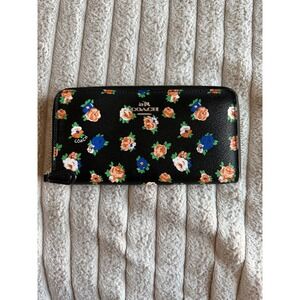 Coach Accordion Zip Wallet in Tea Rose Floral Print (style F57649).